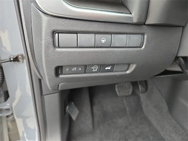 2026 Nissan Rogue SV photo 13