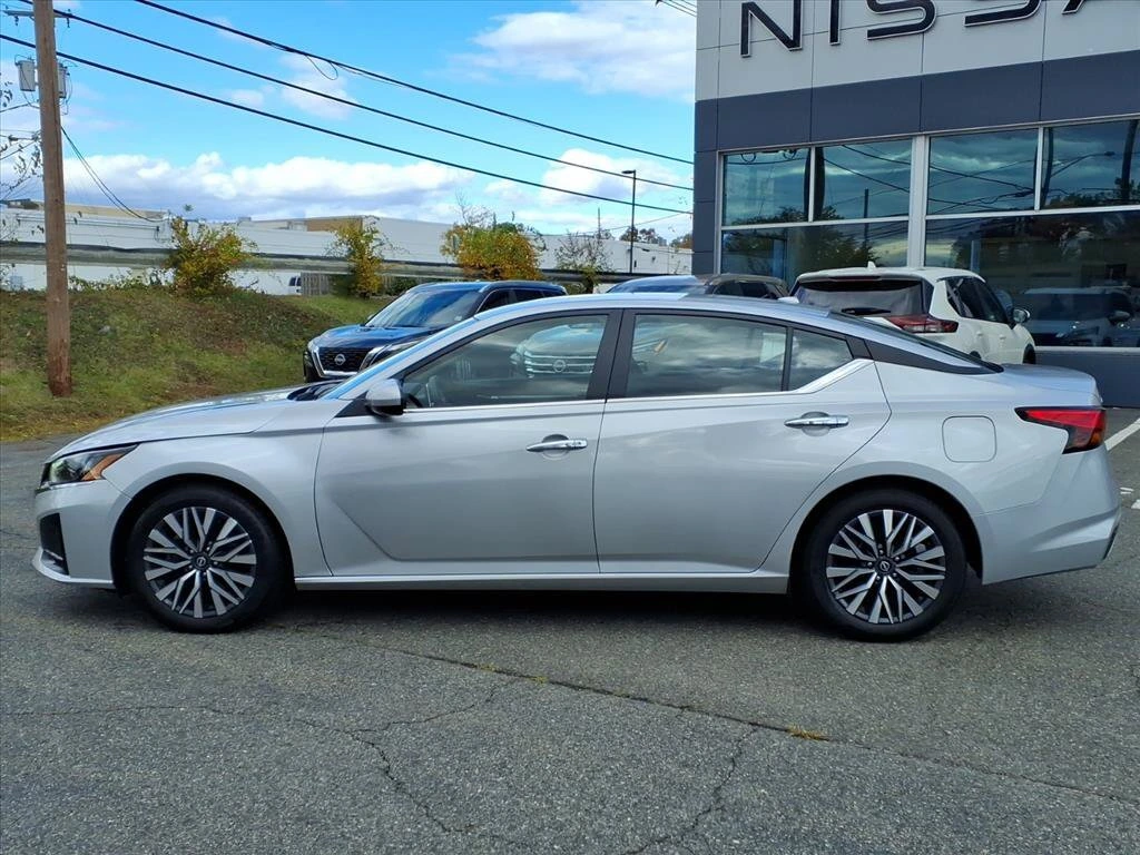 2023 Nissan Altima SV - Photo 8
