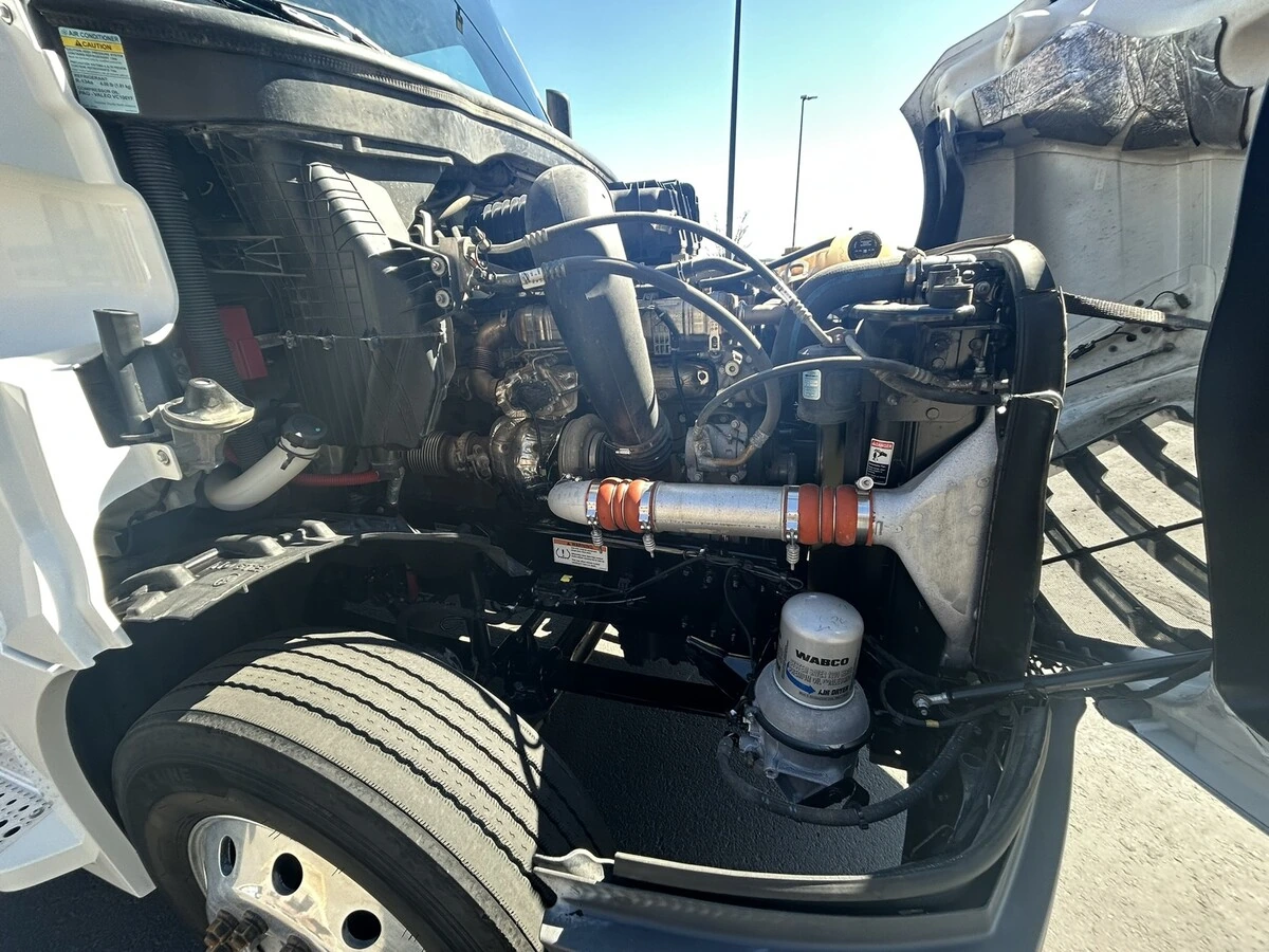 2022 Freightliner Cascadia - image 23