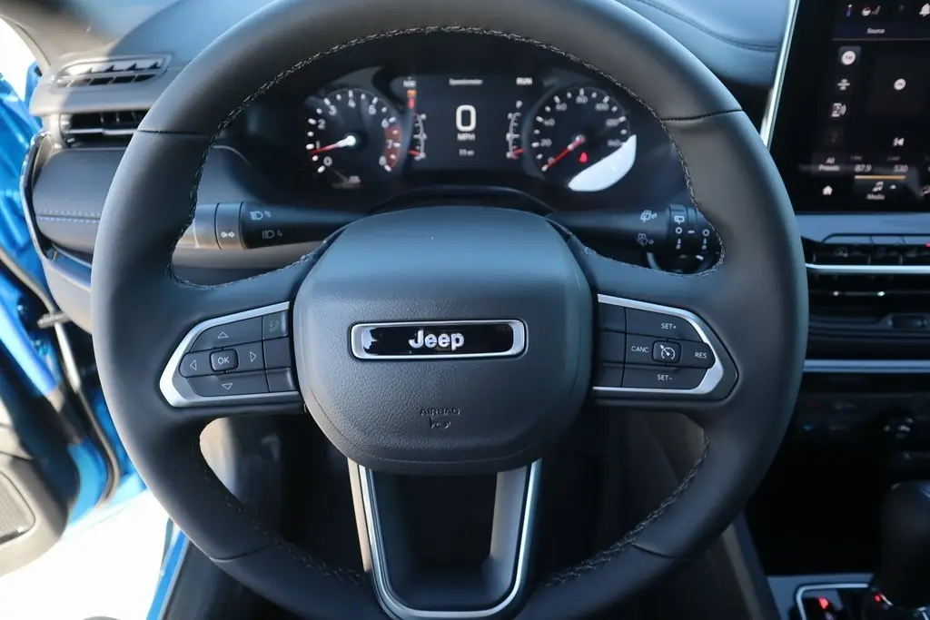 2026 Jeep Compass Latitude photo 3