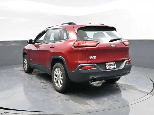 2015 Jeep Cherokee Sport photo 4