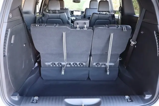 2026 Chrysler Pacifica photo 37