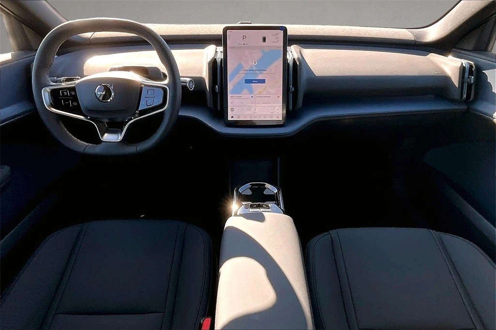 2026 Volvo - image 5