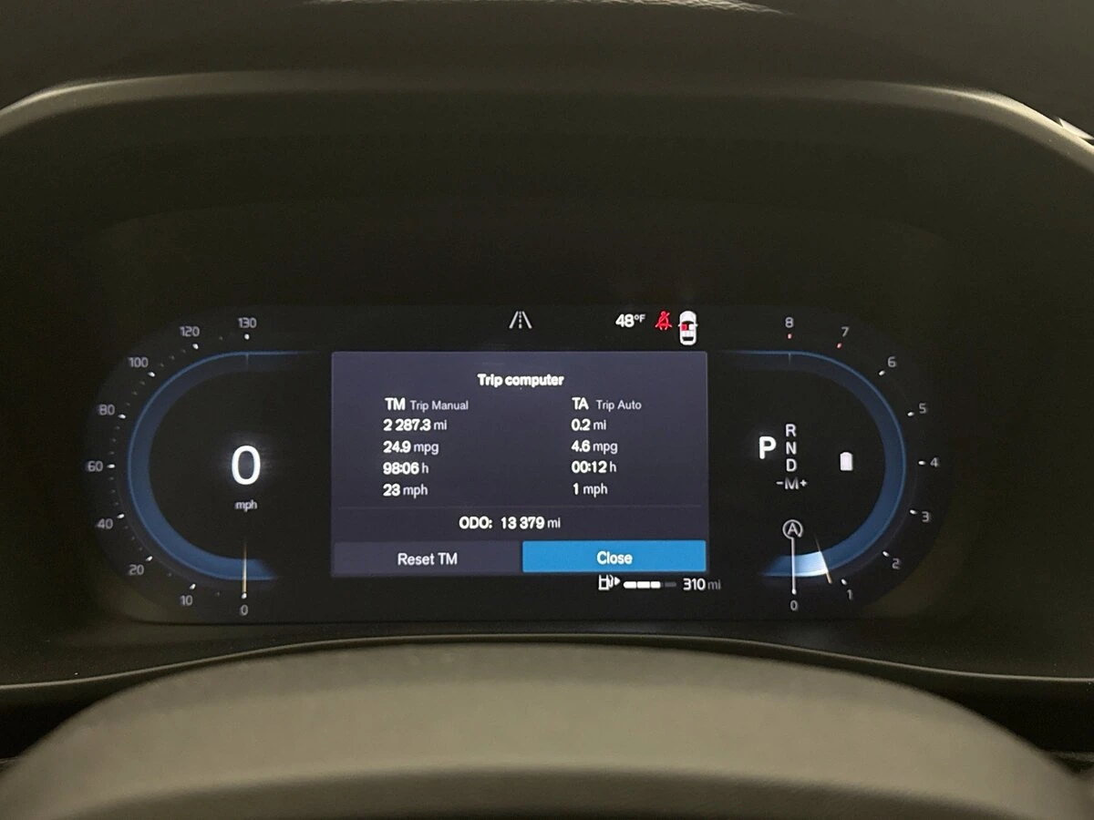 2025 Volvo - image 9