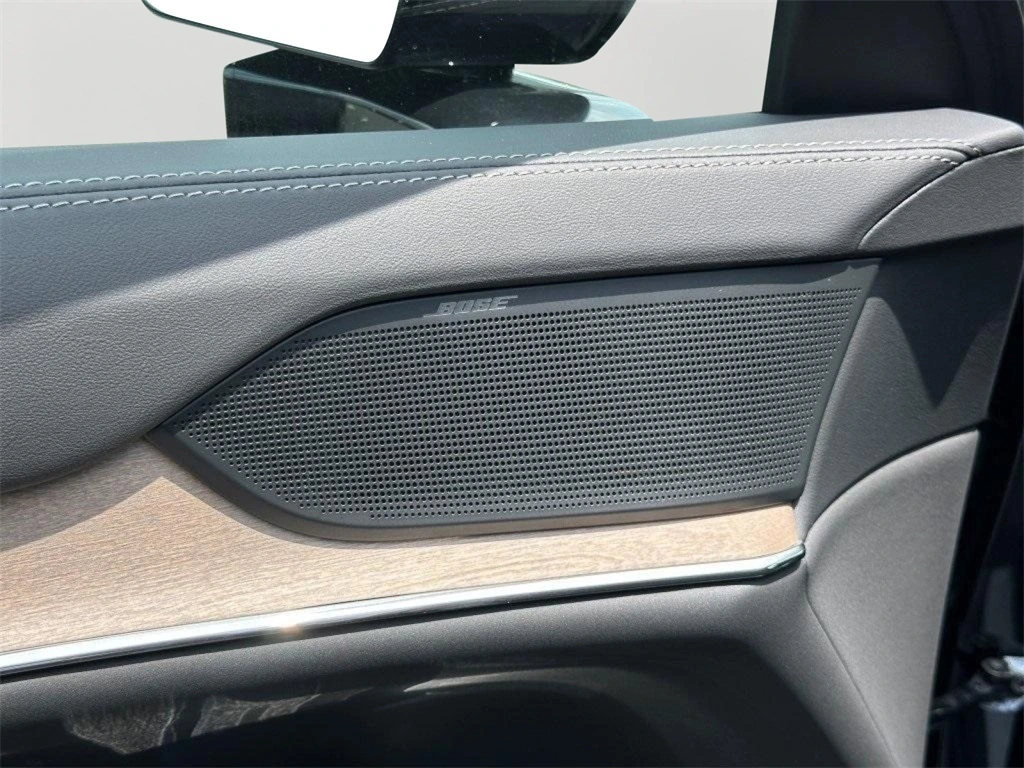 2025 Volvo - image 16