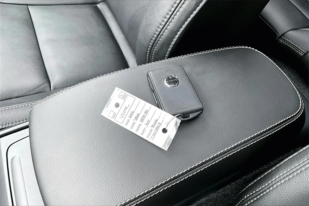 2026 Volvo - image 35