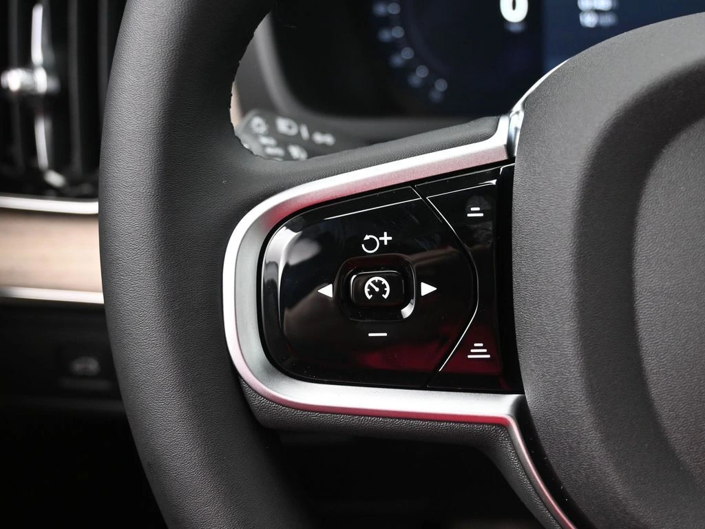 2026 Volvo - image 11