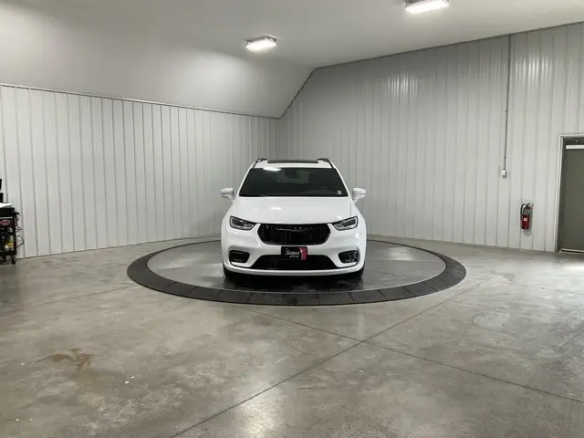 Used 2021 Chrysler Pacifica Hybrid Limited with VIN 2C4RC1S77MR507648 for sale in Roanoke, IN