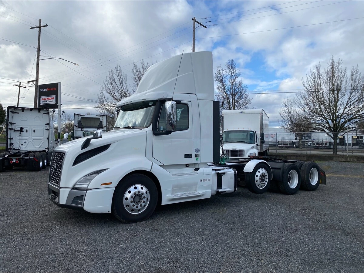 2018 Volvo VNL 860 - image 1