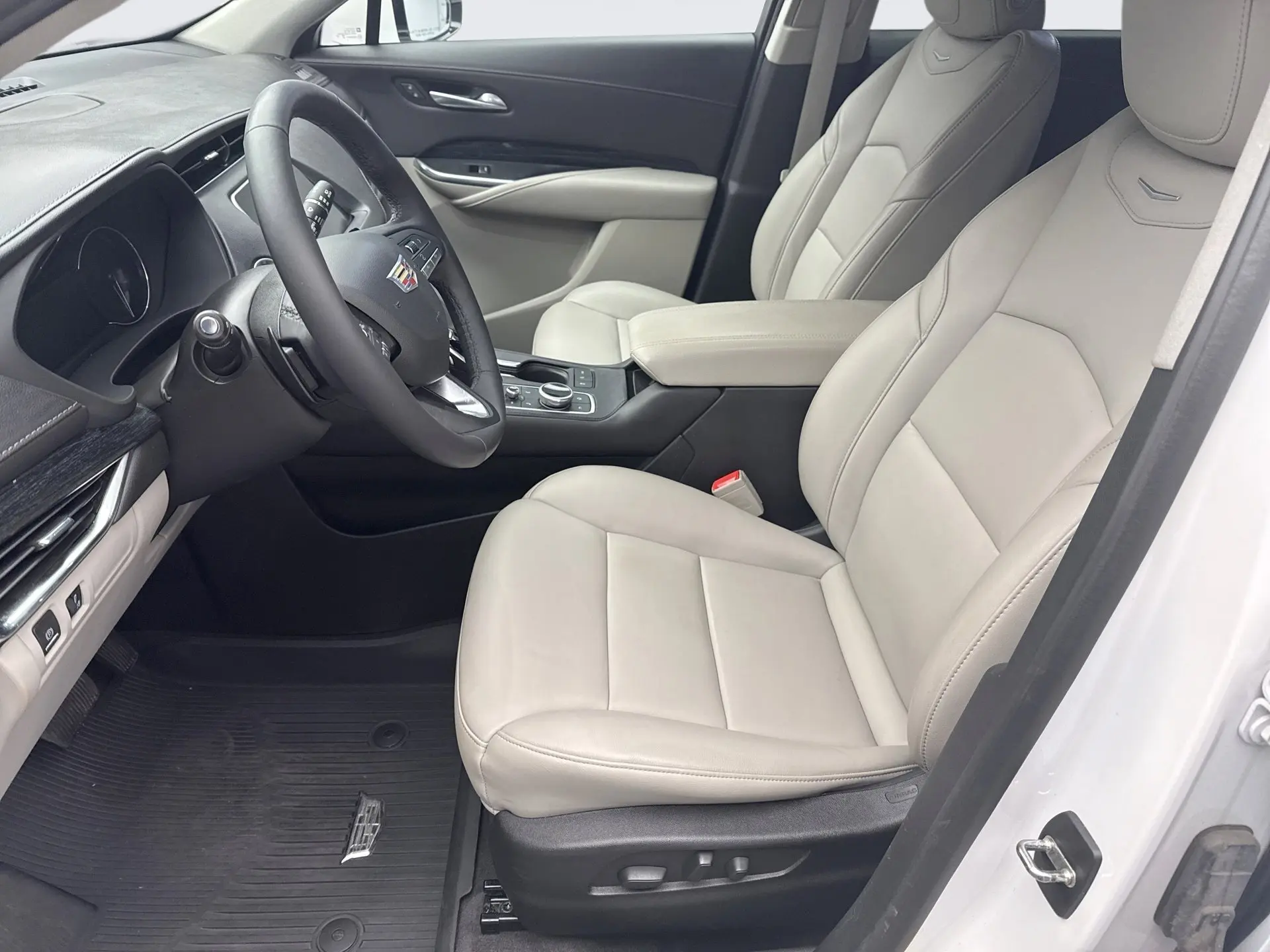 2022 Cadillac XT4 Premium Luxury photo 11