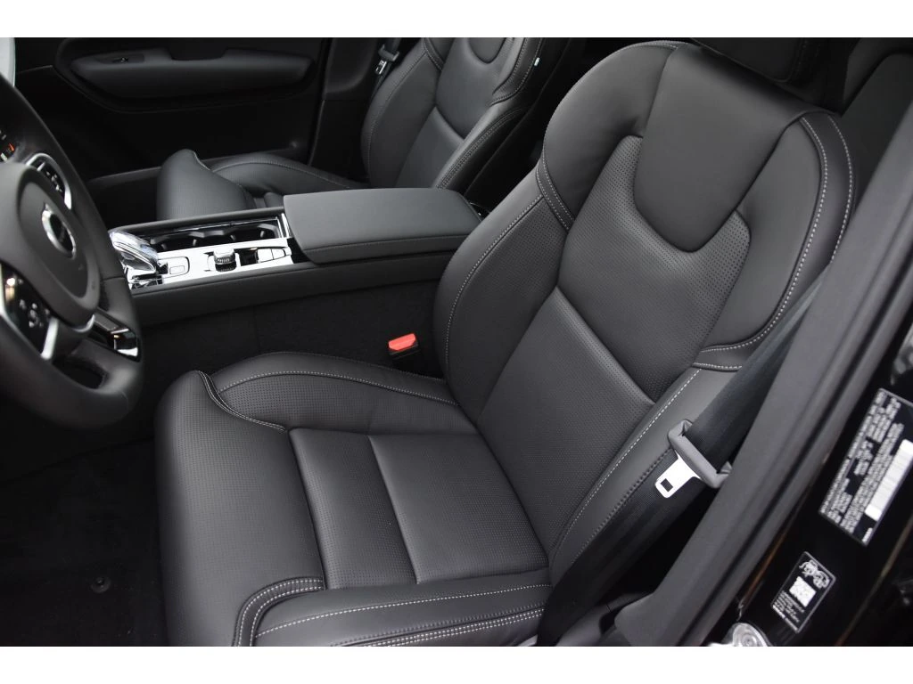 2026 Volvo - image 12