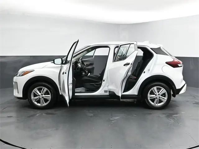 2023 Nissan Kicks S photo 39