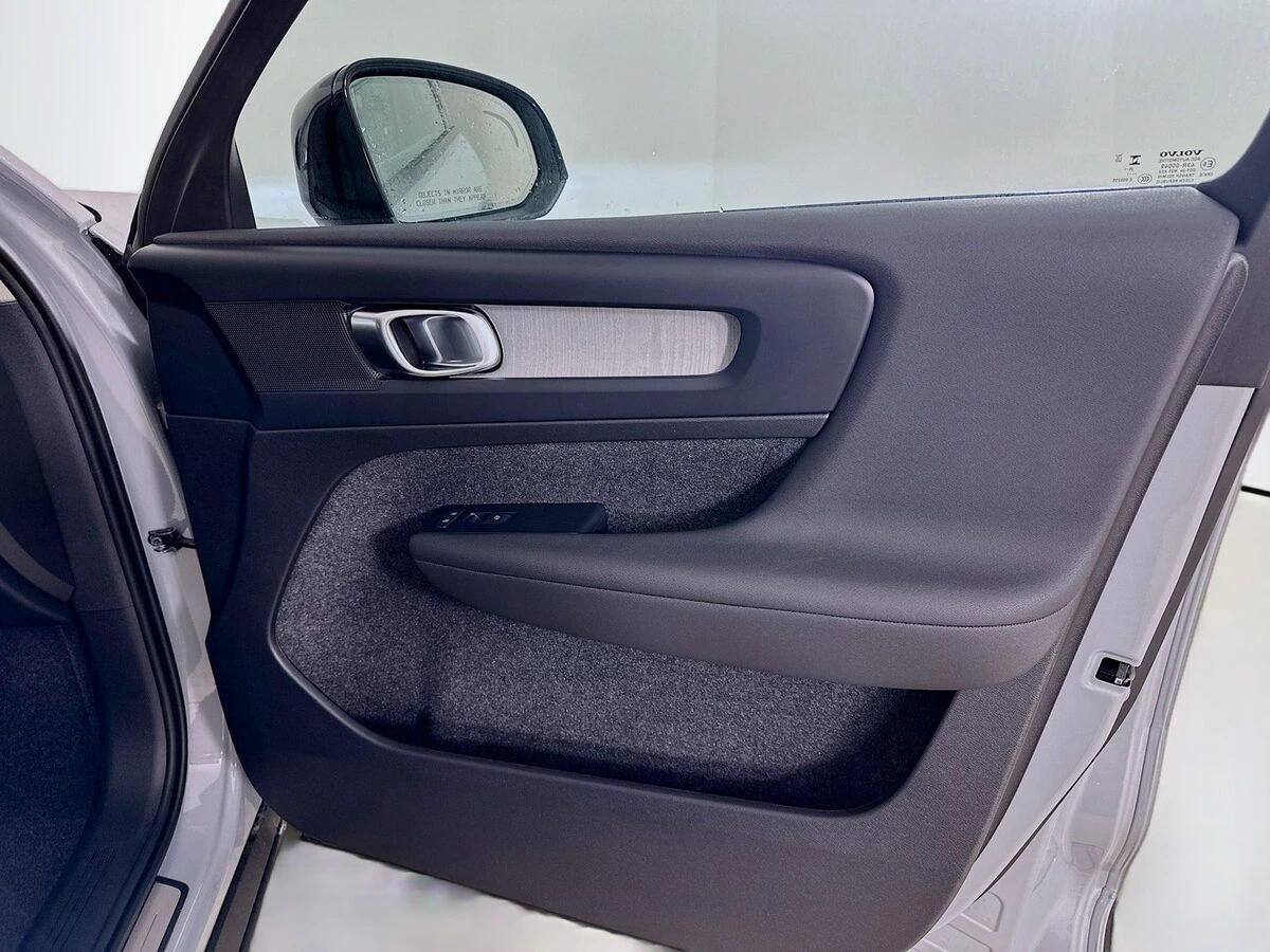 2026 Volvo XC40 Plus - Photo 45