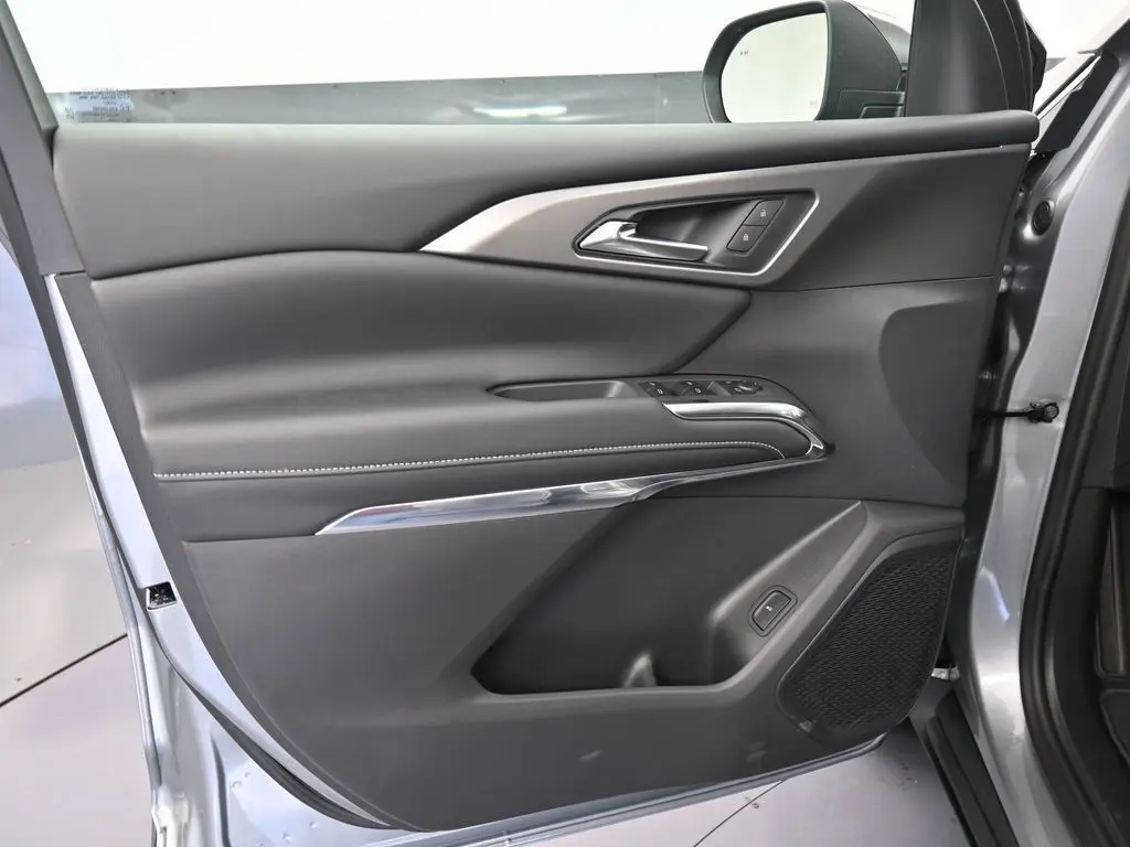 2026 Chevrolet Traverse 2LT photo 13