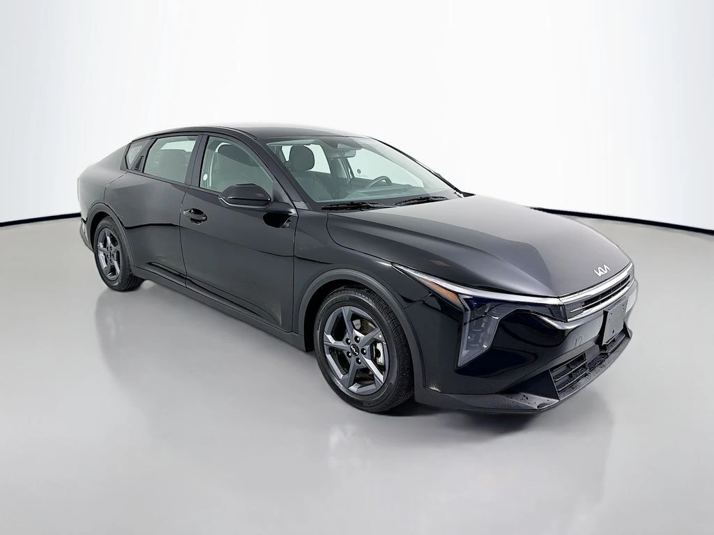 2025 Kia K4 LXS AT's photo