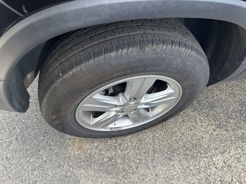 2022 Chevrolet Trax LS photo 3