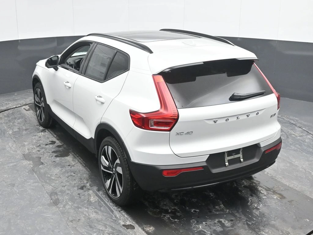 2026 Volvo - image 36