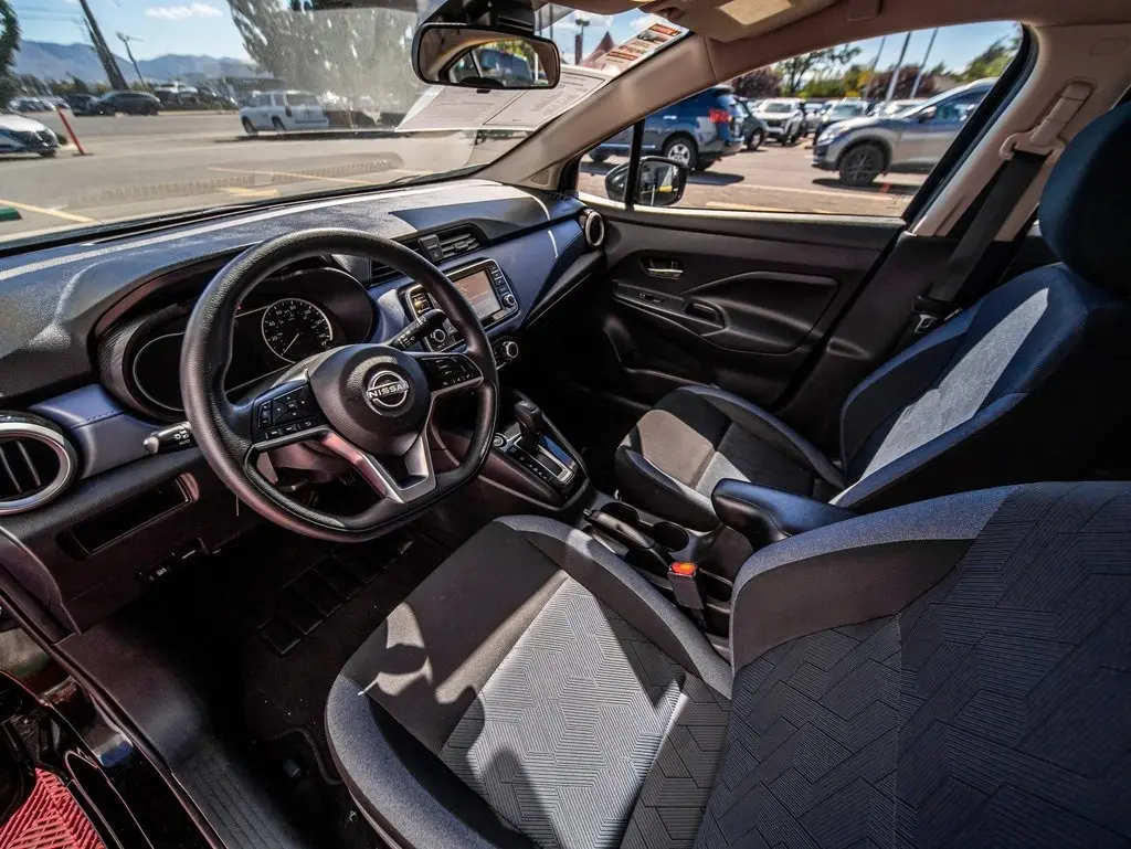 2023 Nissan Versa 1.6 SV photo 9