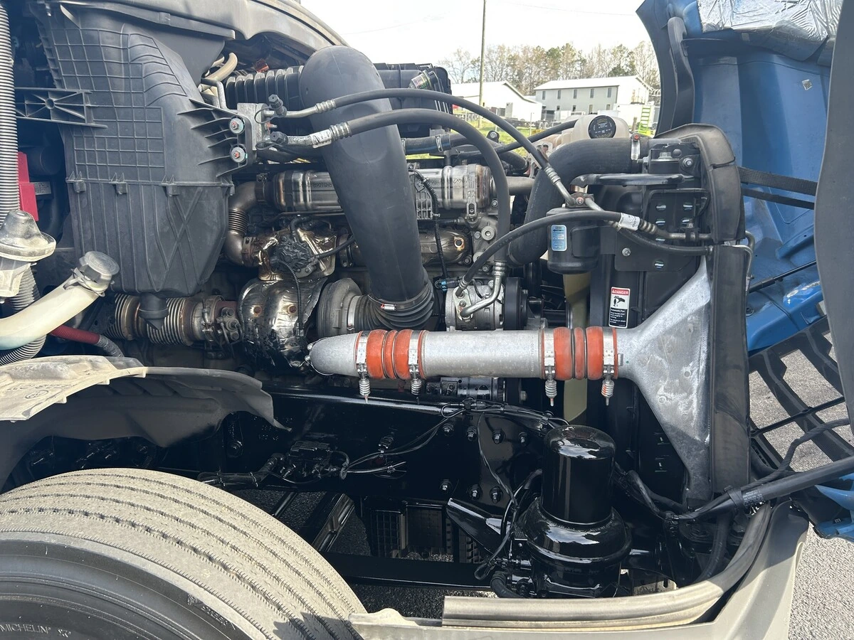 2022 Freightliner Cascadia - image 11