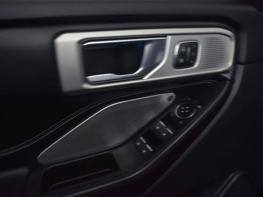 2020 Ford Explorer ST photo 4