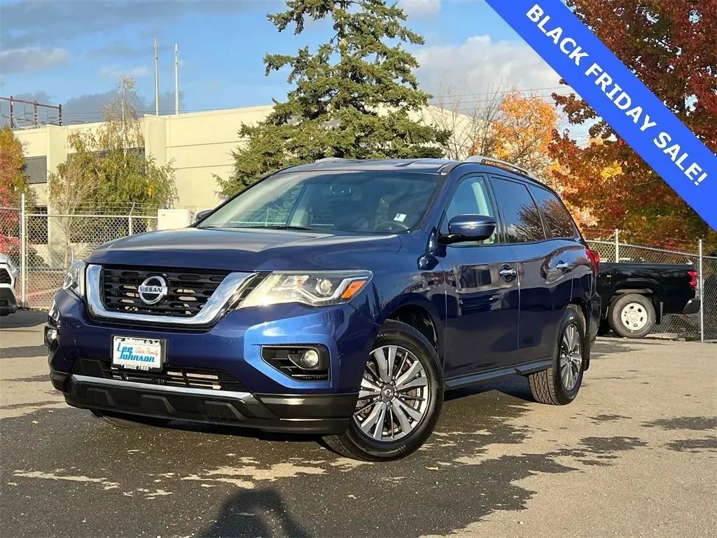 2017 Nissan Pathfinder SV