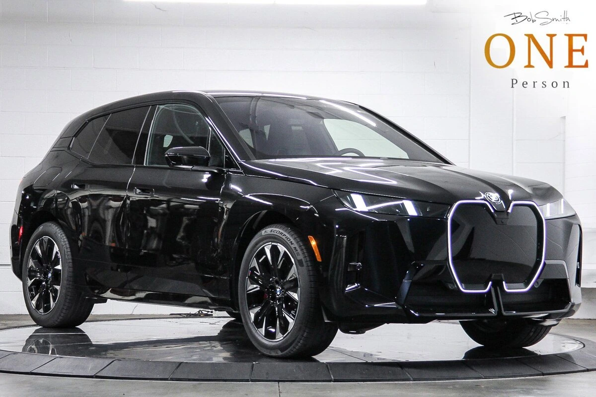 2026 BMW iX xDrive60's photo