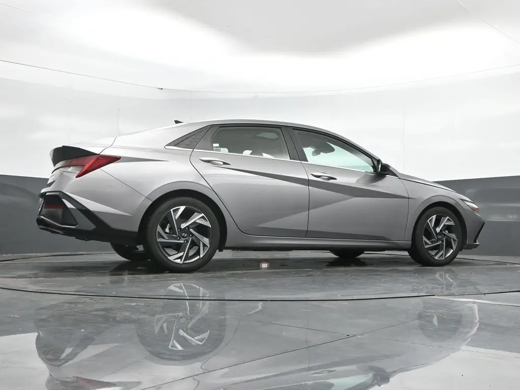 2024 Hyundai Elantra Limited photo 37