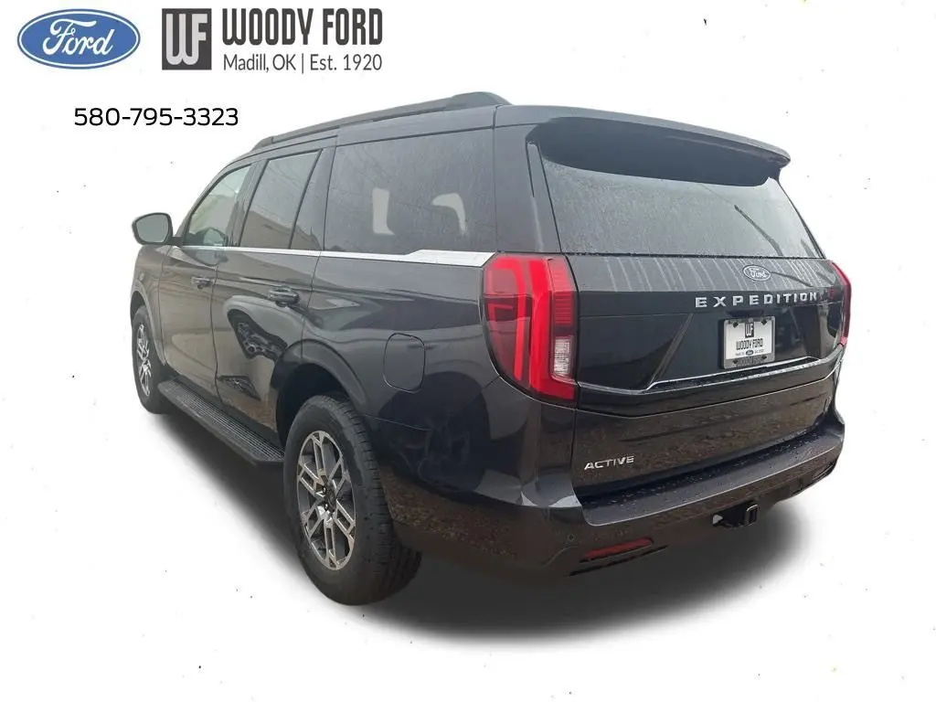 2025 Ford Expedition photo 3