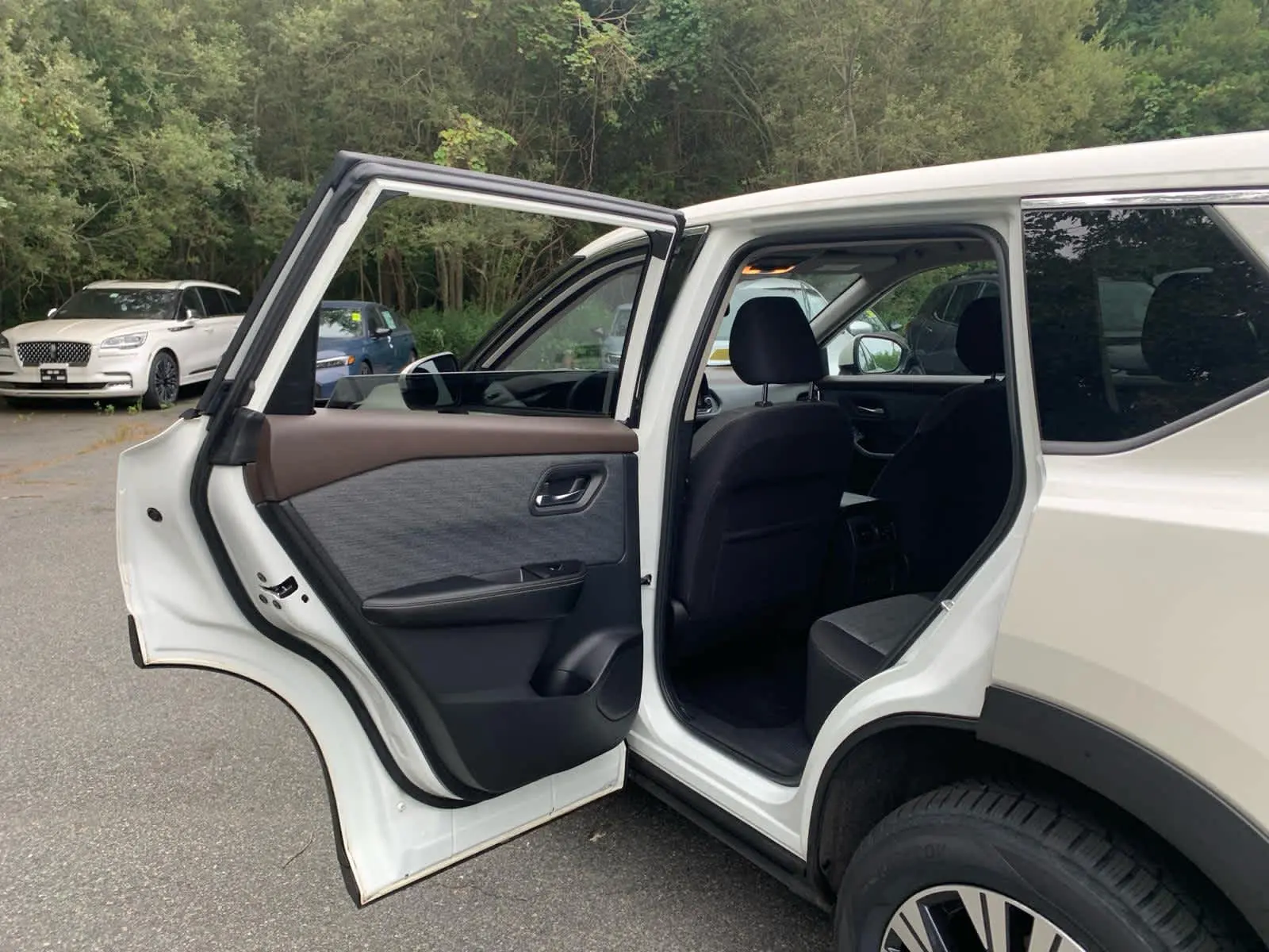 2021 Nissan Rogue SV photo 29