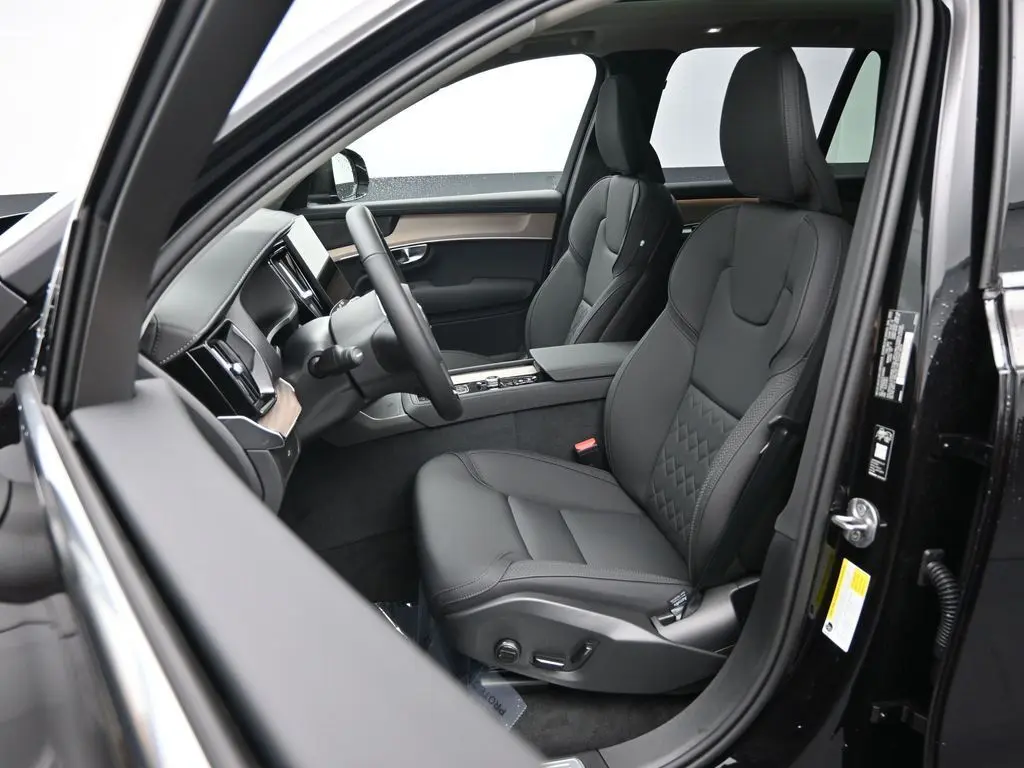 2026 Volvo - image 21