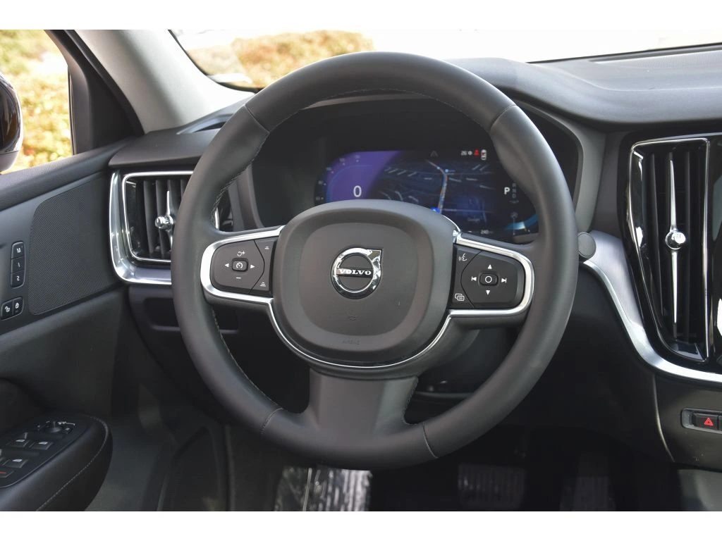 2023 Volvo - image 16