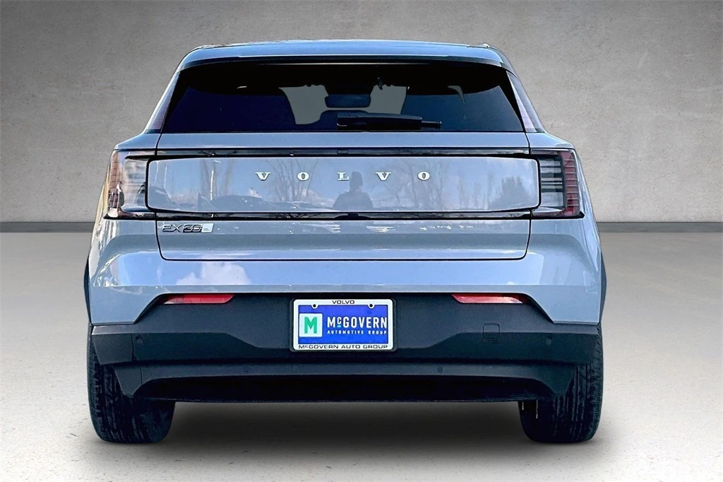 2025 Volvo - image 5