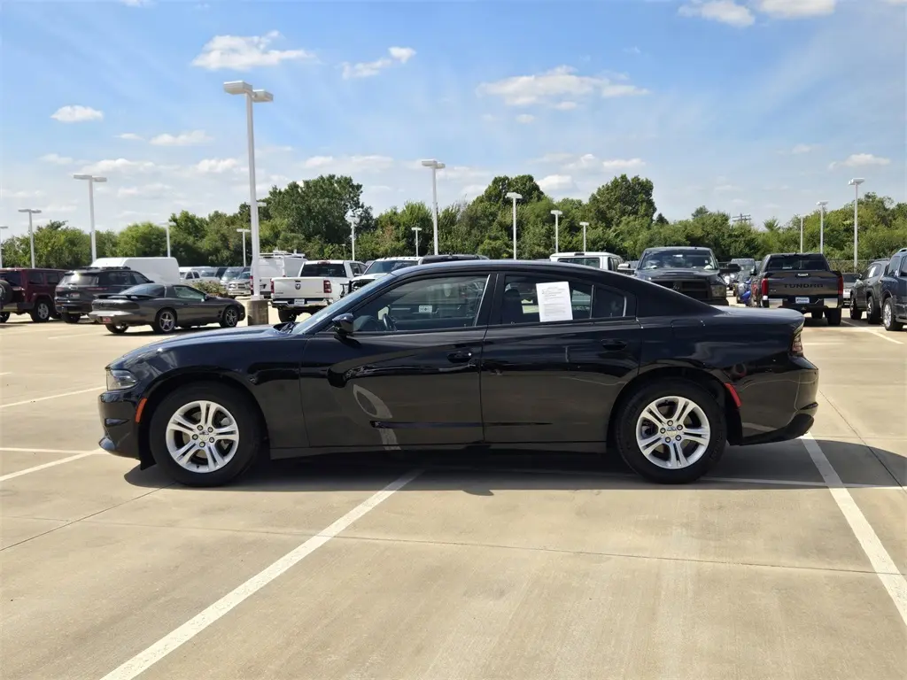2021 Dodge Charger SXT photo 4