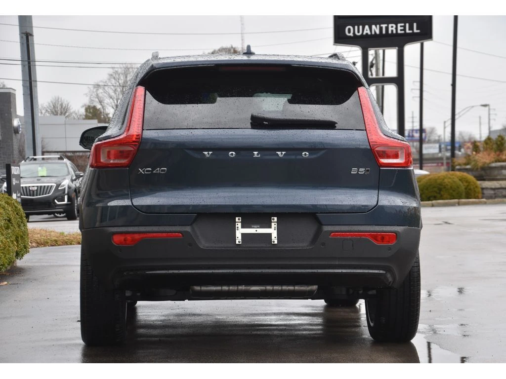 2026 Volvo - image 5