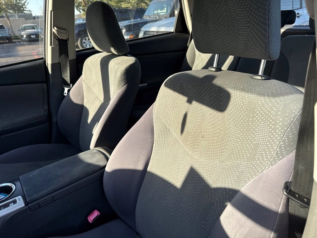 2012 Toyota Prius v Three - Photo 6