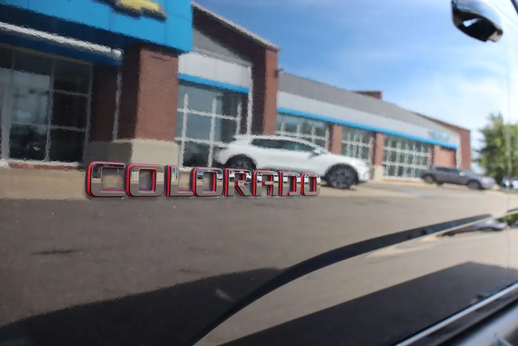 2019 Chevrolet Colorado LT photo 7