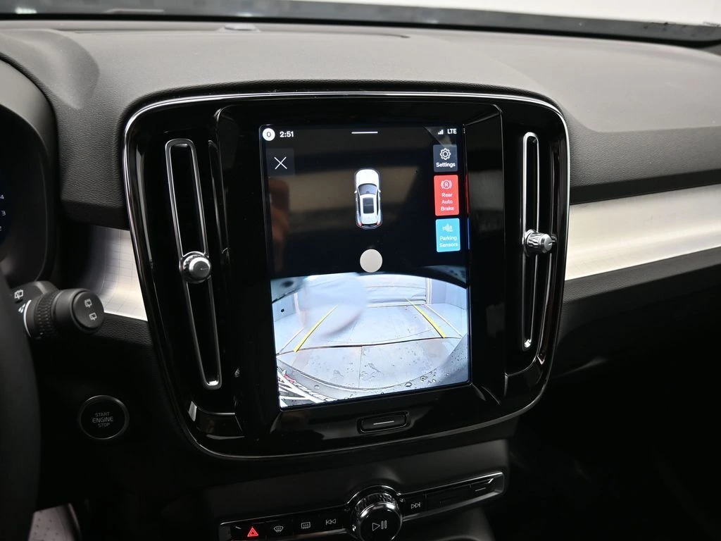 2026 Volvo - image 13