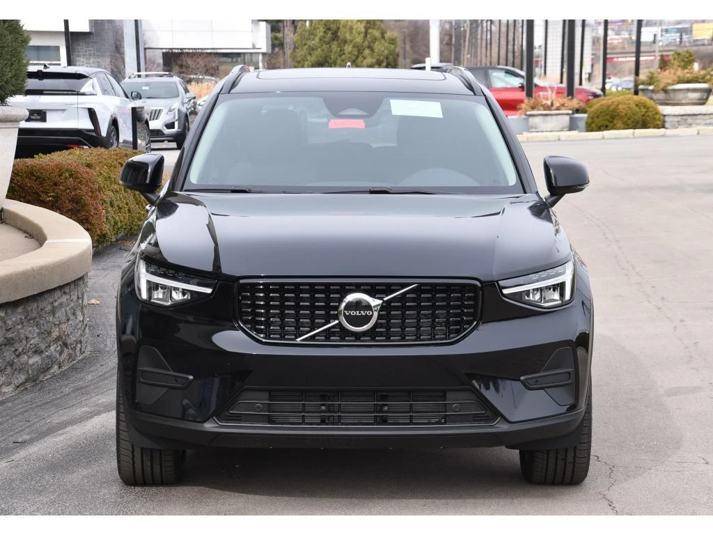 2026 Volvo - image 8