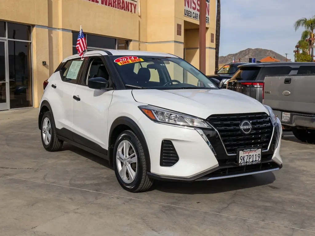 2024 Nissan Kicks S's photo