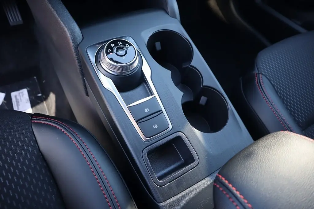 2026 Ford Escape ST-Line photo 8