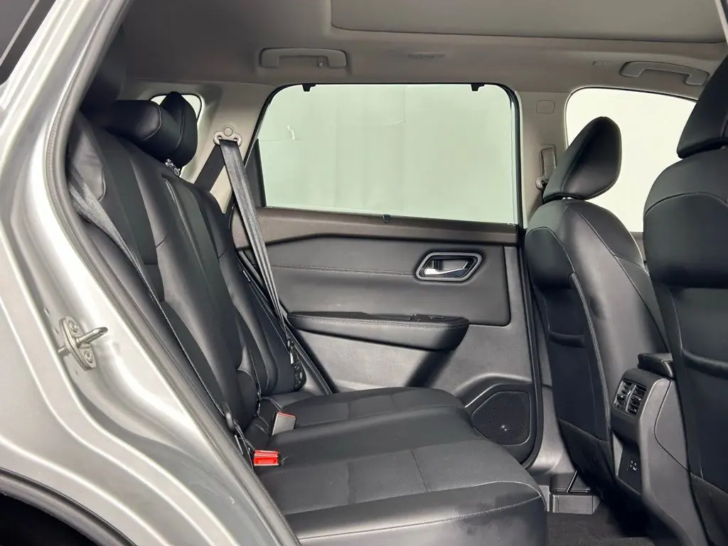 2022 Nissan Rogue SV photo 9