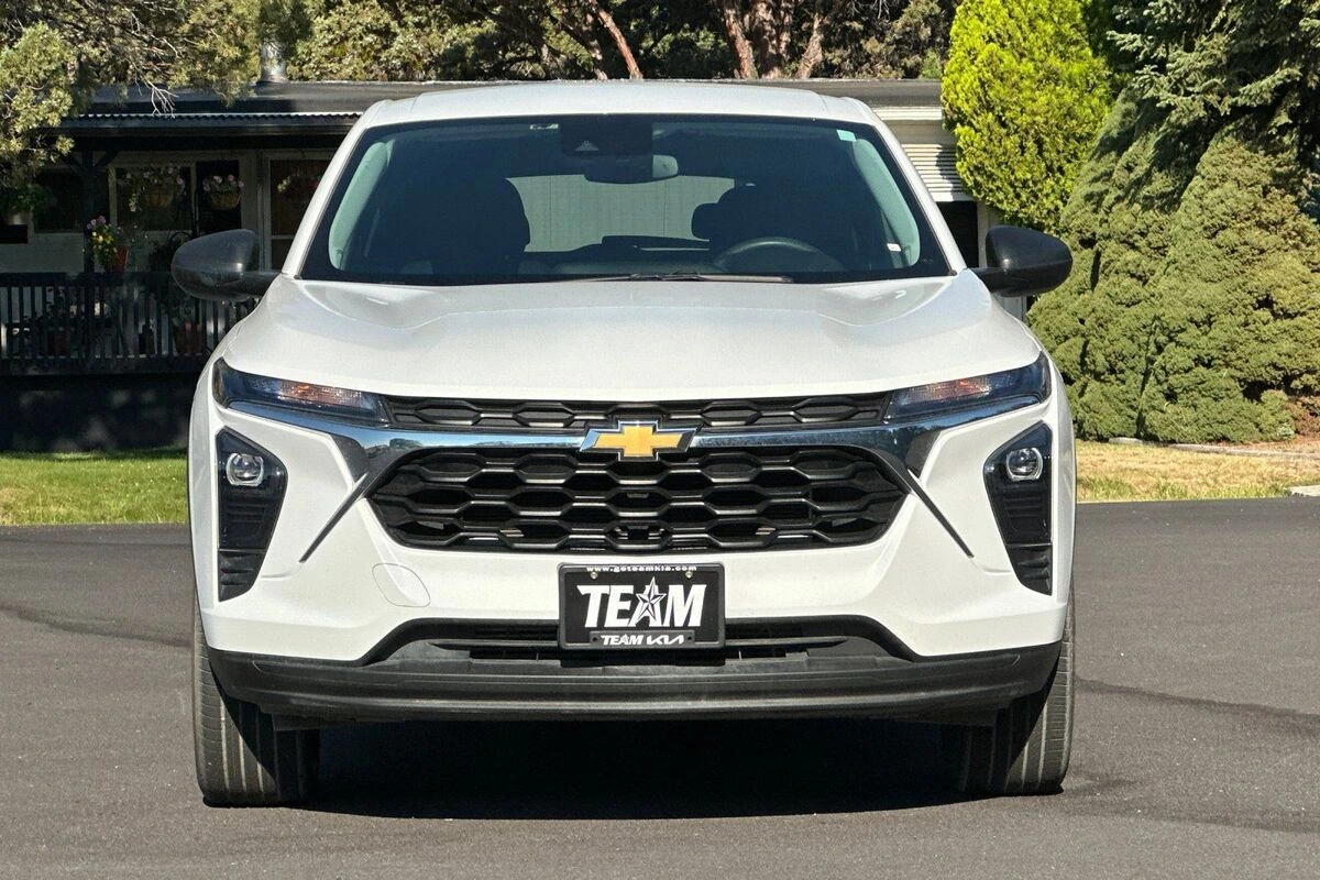 2024 Chevrolet Trax LS - Photo 9