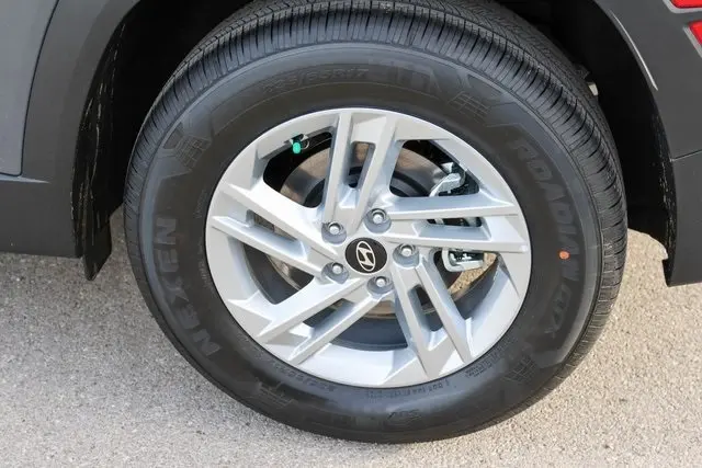 2026 Hyundai Tucson SE photo 4