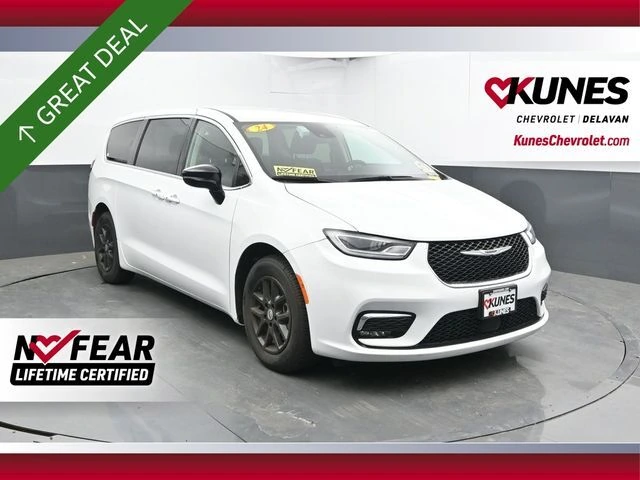 2024 Chrysler Pacifica Touring L's photo