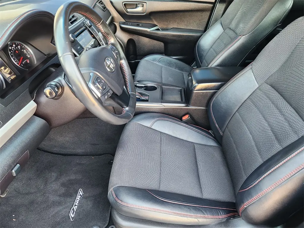 2016 Toyota Camry Base photo 7