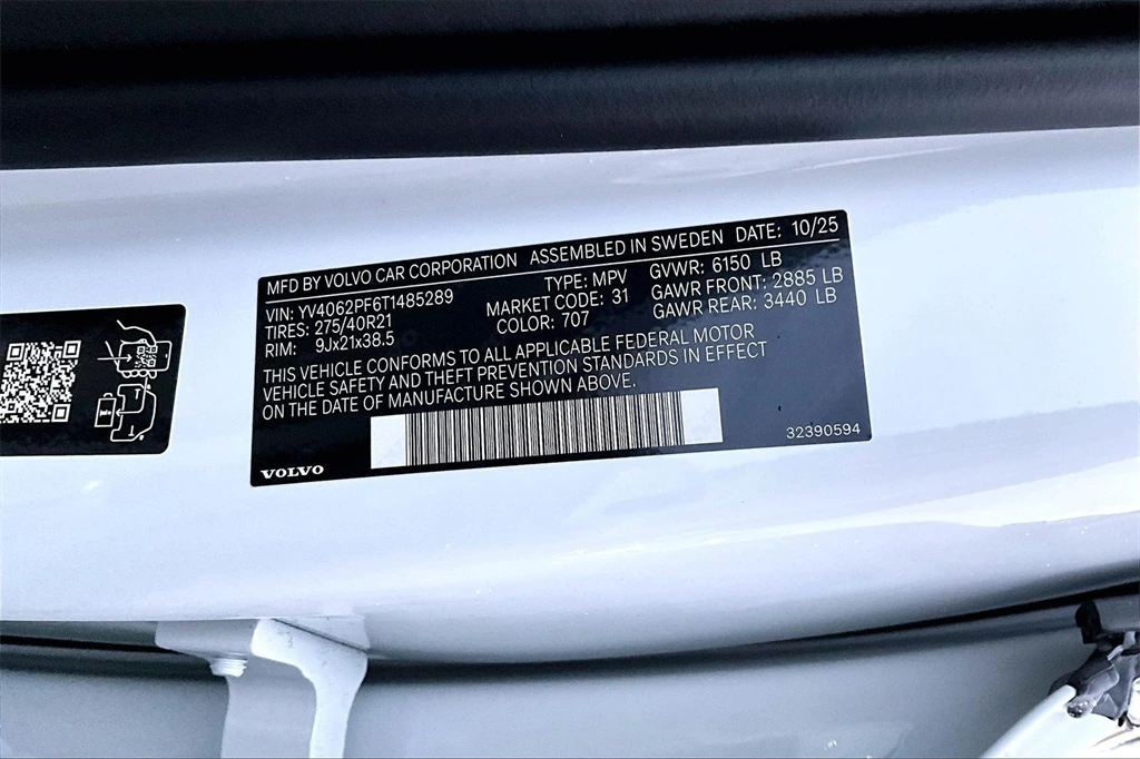 2026 Volvo - image 8