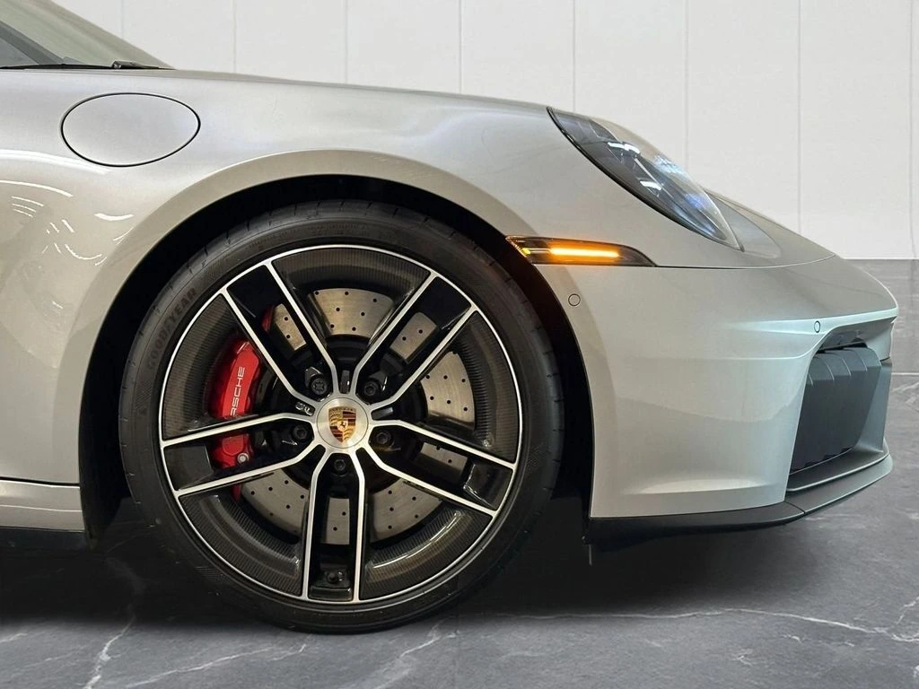 2025 Porsche 911 GTS - Photo 28