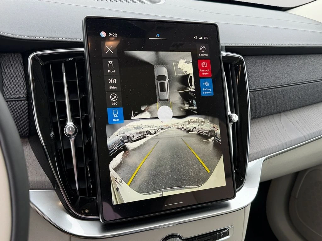 2026 Volvo - image 20
