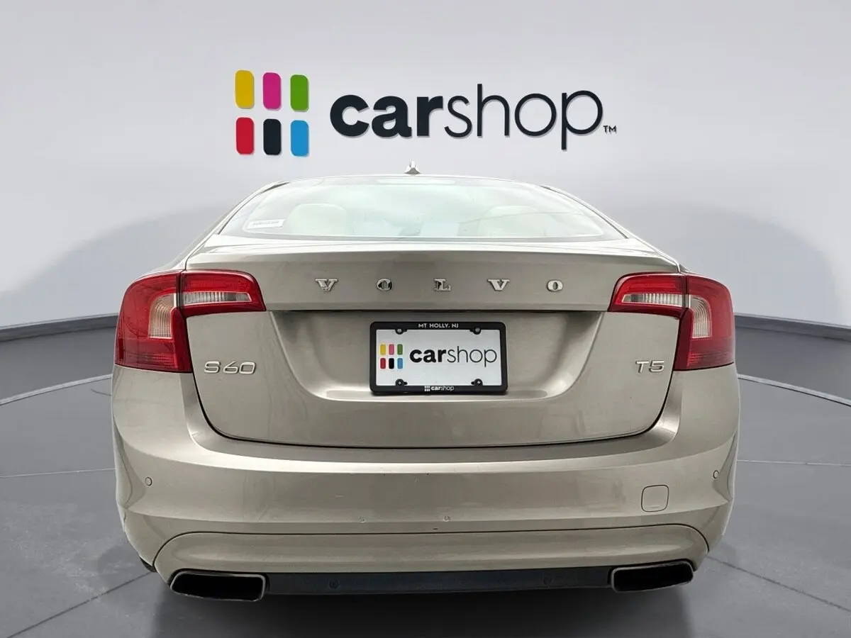 2016 Volvo S60 T5 Drive-E Premier photo 3