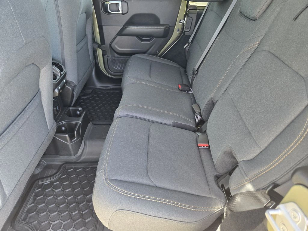 2026 Jeep Wrangler 4-Door Sahara - Photo 20
